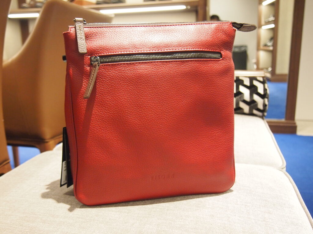 人気の赤いバッグ | 履きよさは、美しさ。銀座ヨシノヤ